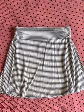 GAP White Skirt with Thin Black Stripes — Fold-Over Waist Skater/ Size Xs